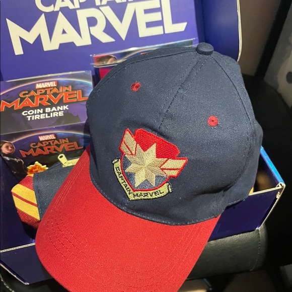 Culturefly Captain Marvel - Picture 5 of 8